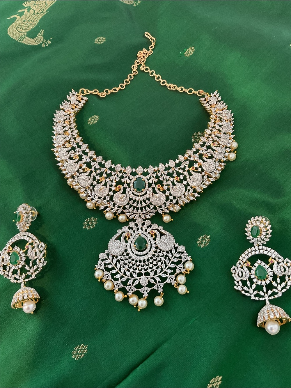 Gold-Plated Necklace and Earring Set with Green gemStones and Pearlsand diamond